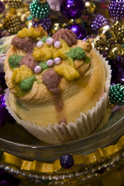 Mardi Gras King Cake Cupcakes: Fit for a King and Queen | Cupcake Project