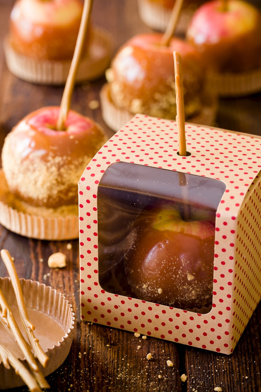 Perfect Pumpkin Spice Caramel Apples - Cupcake Project